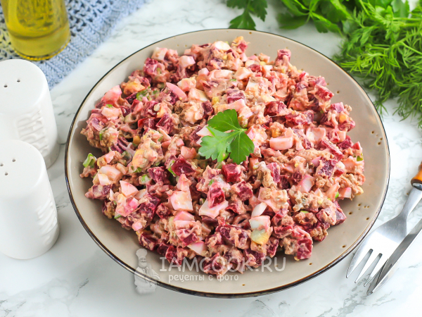 Салат с жареной рыбой, пошаговый рецепт на ккал, фото, ингредиенты - Юля Ильмукова