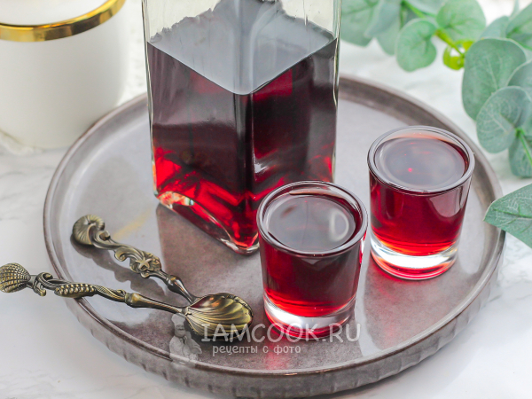 Настойка на вишне на водке, самогоне, рецепт с фото