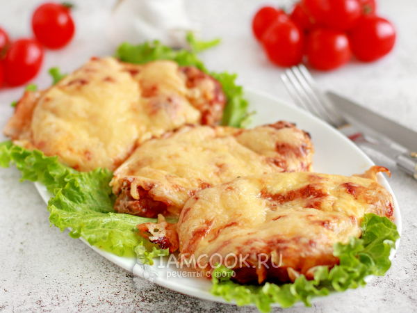 Свинина, запеченная в духовке с помидорами и сыром | Волшебная hb-crm.ru