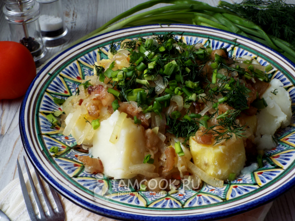 Вареная картошка с салом и луком, рецепт с фото