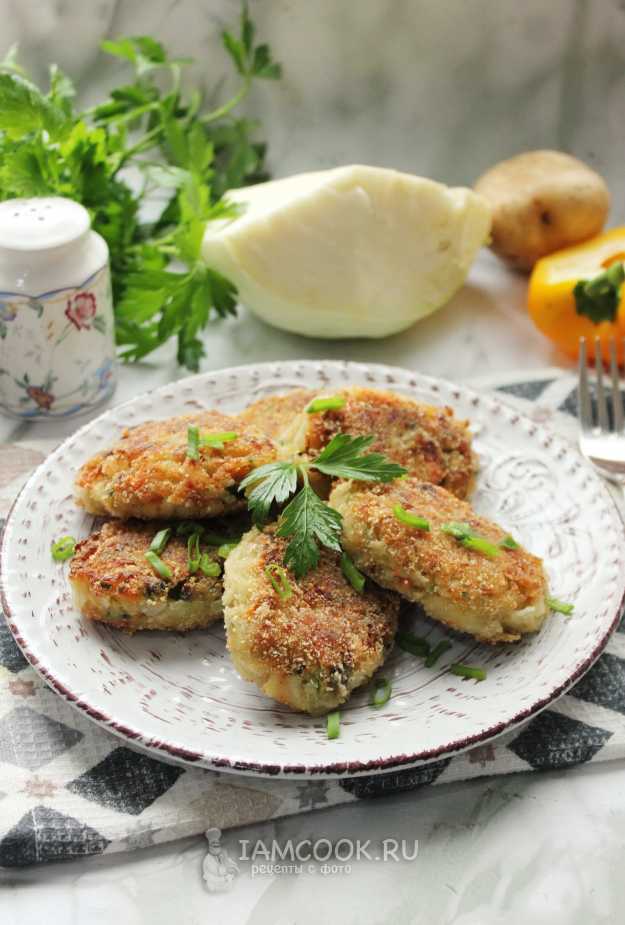 Котлеты из мясного фарша с картофелем и капустой