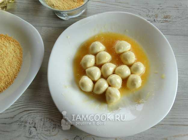 Жареный сыр с грецкими орехами