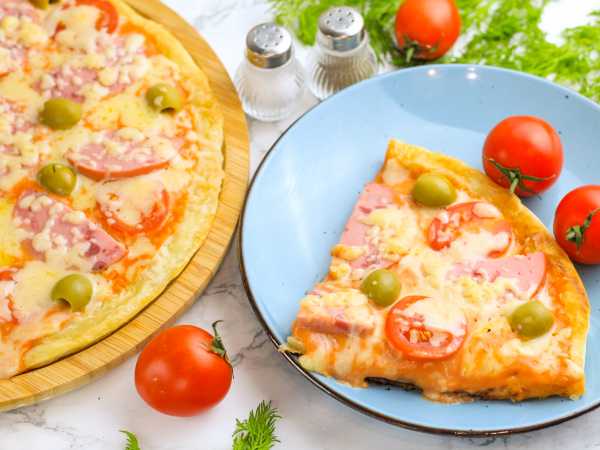 Рецепт: Пицца из батона | Быстрая пицца на сковороде