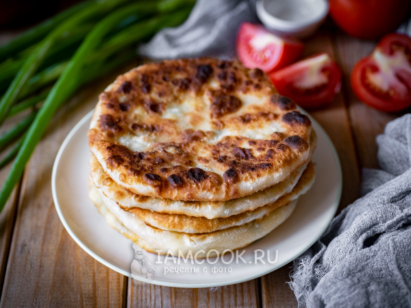 Сырные лепёшки с луком и яйцом