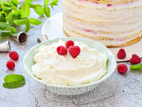 Крем со сгущёнкой и маслом для торта в домашних условиях: рецепт — Лайфхакер