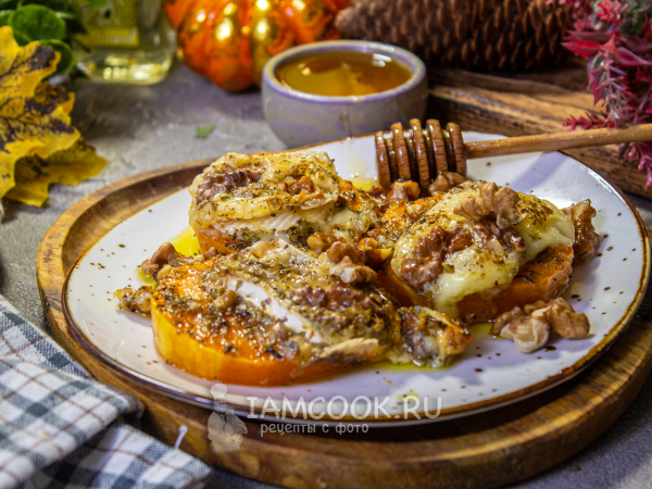 Тыква фаршированная курицей и овощами