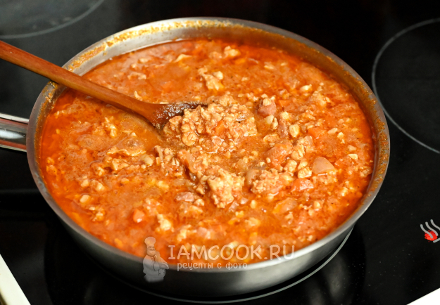 Готовый соус болоньезе из индейки в сковороде