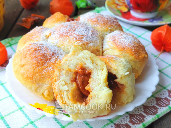 Разборник с конфетами из дрожжевого теста, рецепт с фото