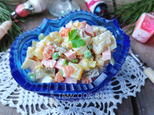 Салат Оливье из 90-х (с маринованным огурцом), рецепт с фото