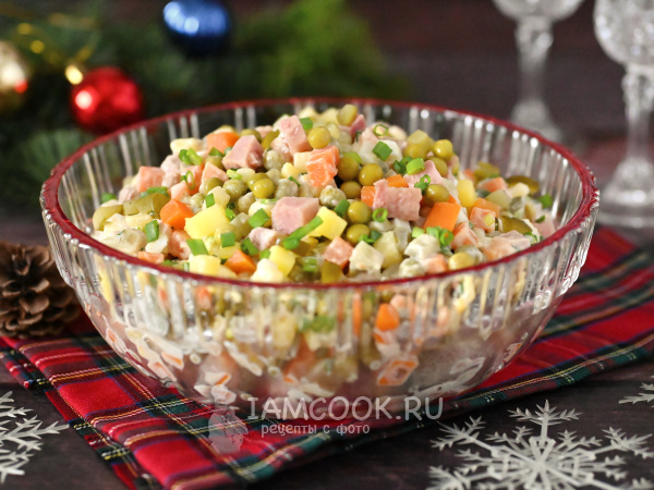 Салат «Зимний» с ветчиной из банки, рецепт с фото