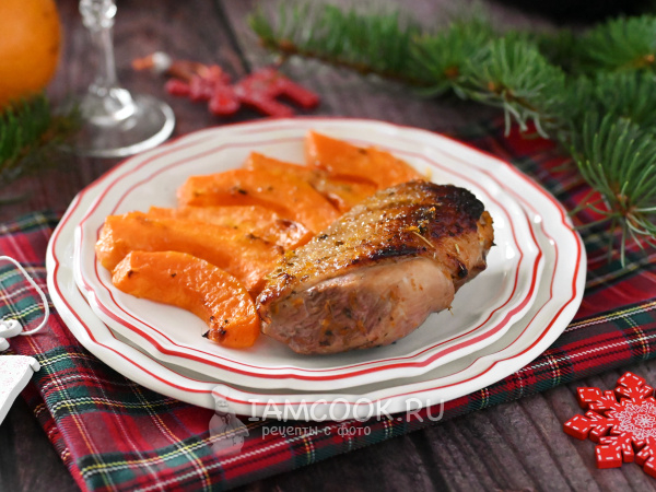 Утиная грудка с тыквой в духовке, рецепт с фото