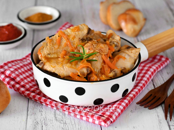 Куриные крылышки с подливкой на сковороде, рецепт с фото