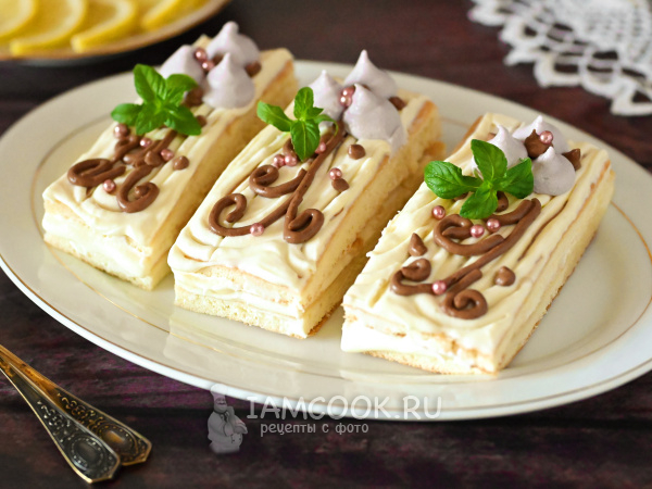 Бисквитные пирожные с масляным кремом, рецепт с фото