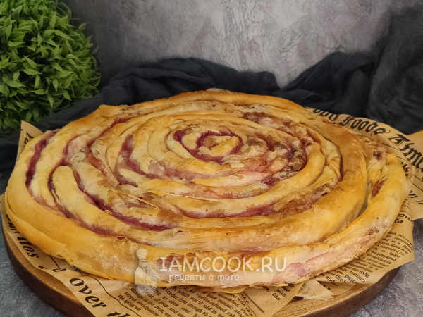 Бурек с творогом и вишней, рецепт с фото