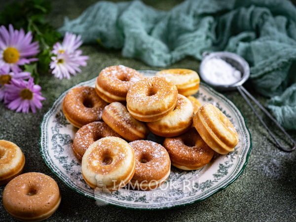 Пончики на молоке в мультипекаре, рецепт с фото