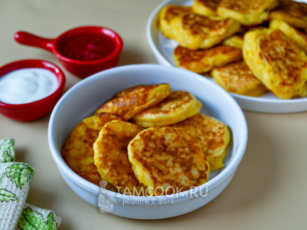 Оладьи с тыквой на кефире и дрожжах, рецепт с фото