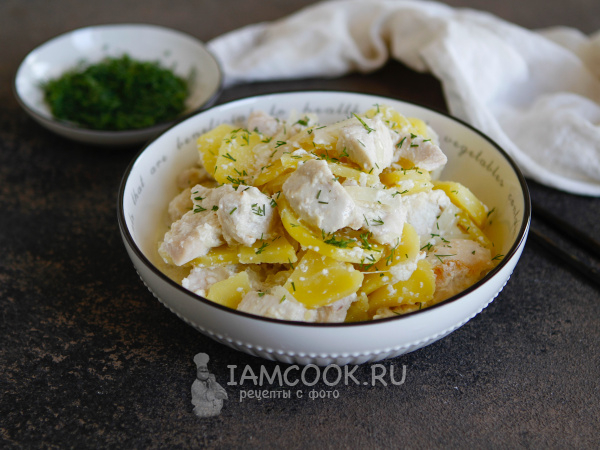 Картошка с курицей в мультиварке со сметаной, рецепт с фото