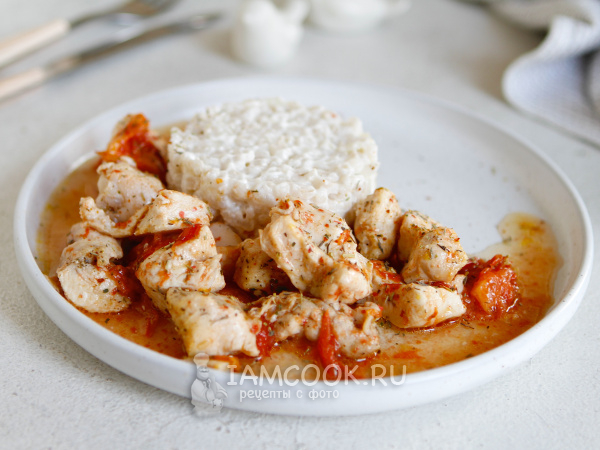 Курица кусочками в духовке с помидорами, рецепт с фото