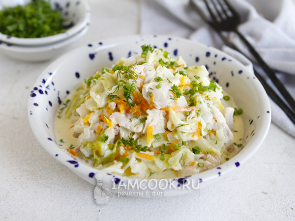 Тушеная курица в сметане с капустой, рецепт с фото