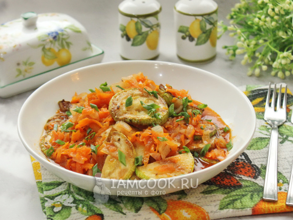 Кабачки в томате (с луком и морковью), рецепт с фото