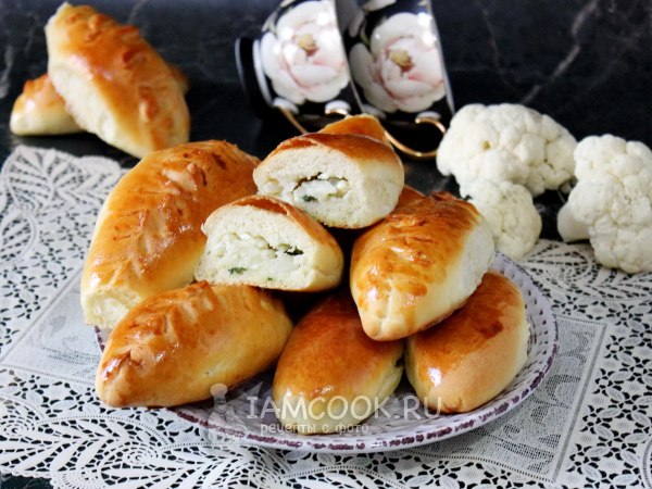 Пирожки с цветной капустой, рецепт с фото