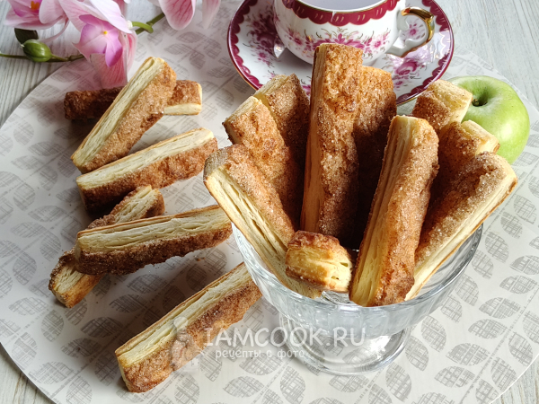 Палочки из слоеного теста с корицей и сахаром, рецепт с фото