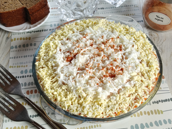 Салат «Мимоза» с жареным луком, рецепт с фото