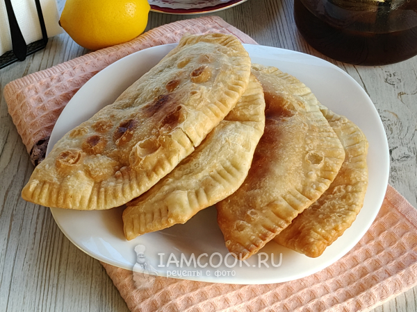 Чебуреки с луком, рецепт с фото