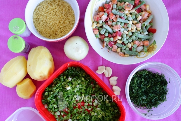 Ингредиенты для овощного супа из замороженных овощей