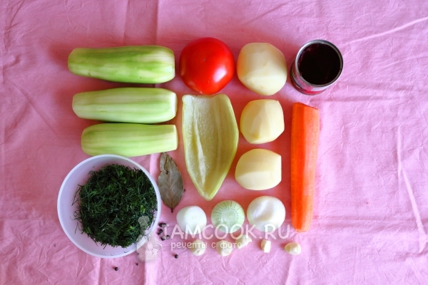 Ингредиенты для овощного рагу с кабачками в мультиварке