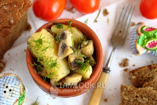 Фото жареной картошки с грибами в мультиварке