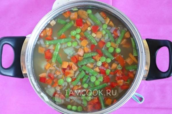 Рисовый суп с замороженными овощами