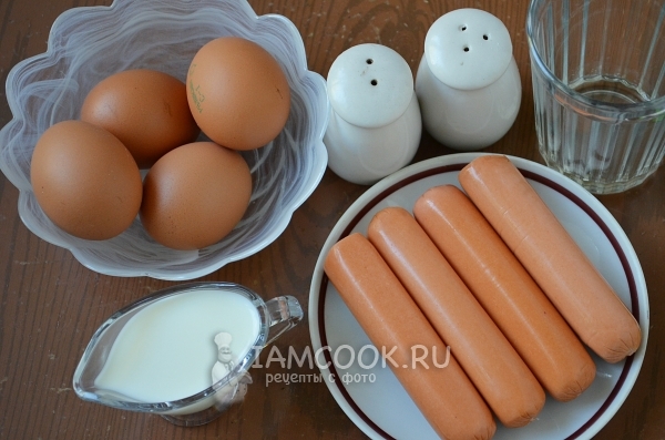 Ингредиенты для омлета с сосисками на сковороде