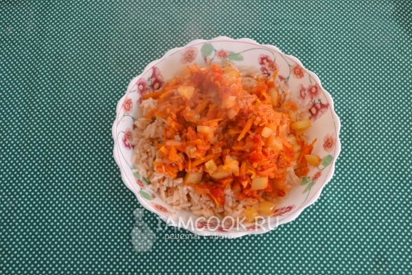 Соединить рис с овощами