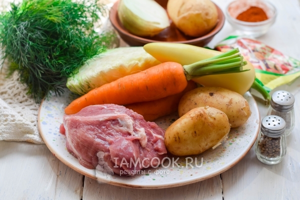 Ингредиенты для тушеной капусты с мясом и картошкой мультиварке