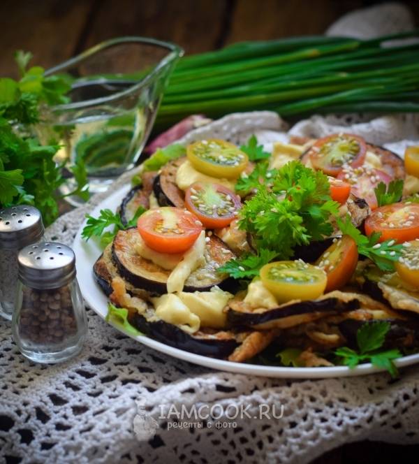 Баклажаны с помидорами и чесноком