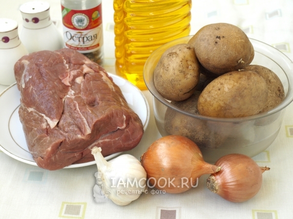 Ингредиенты для приготовления говядины с картошкой в горшочках в духовке