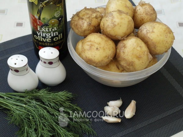 Ингредиенты для молодого картофеля, запеченного в рукаве в духовке
