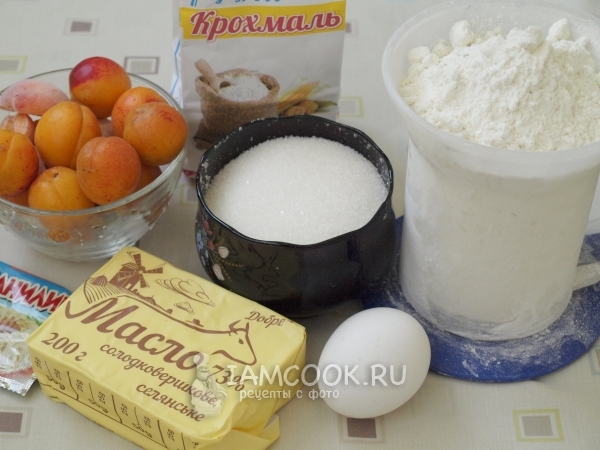 Ингредиенты для пирога из песочного теста с абрикосами