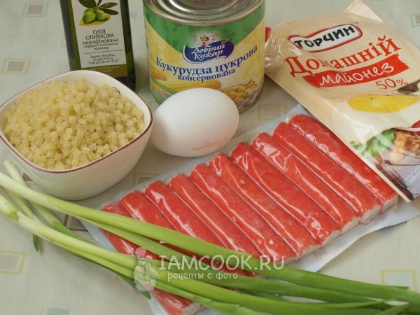 Ингредиенты для салата с макаронами и крабовыми палочками