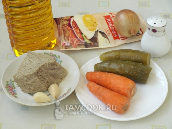 Ингредиенты для салата «Обжорка» с мясом (говядиной) и солеными огурцами