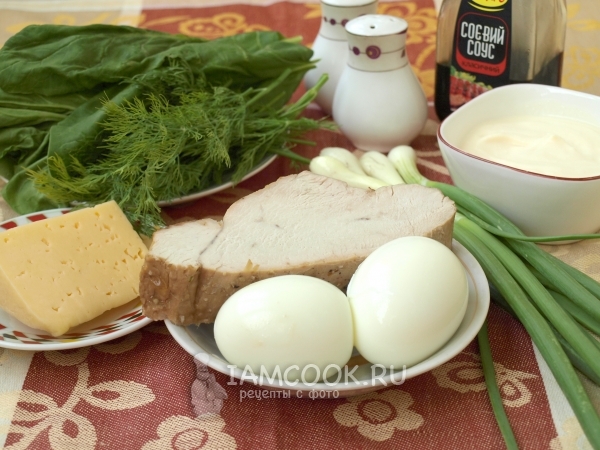 Ингредиенты для салата из шпината с индейкой и яйцом