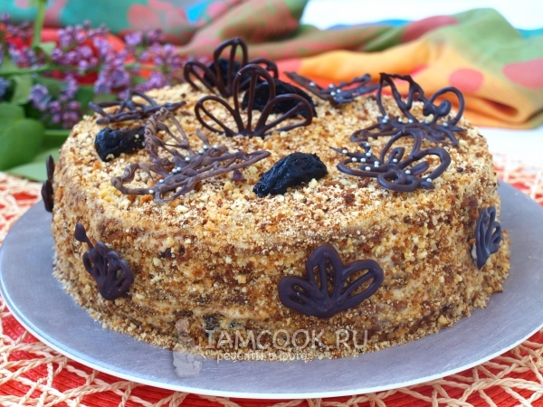 Рецепт торта «Медовик» с черносливом