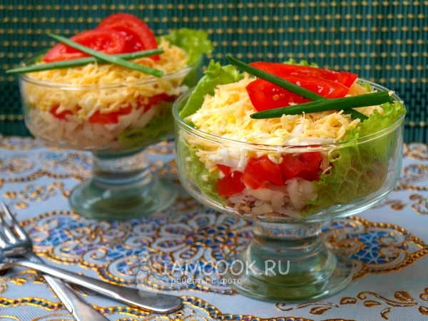Рецепт салата из рыбных консервов с помидорами и сыром