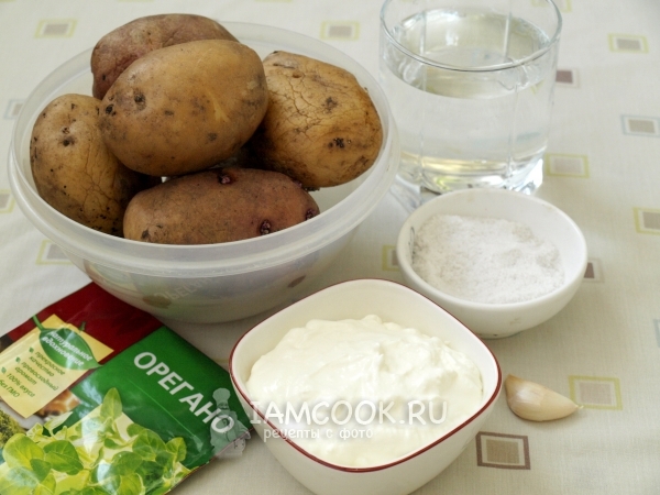Ингредиенты для тушеной картошки в сметане