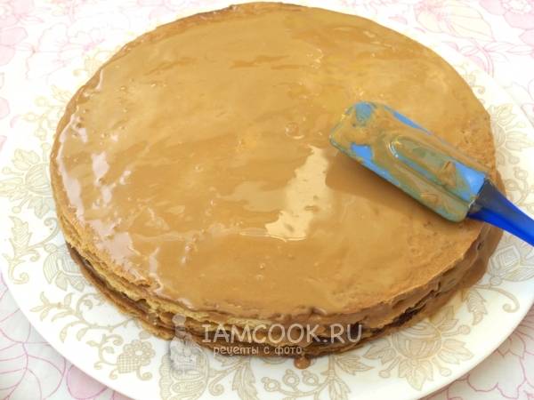 «Рыжик» — торт с медом и вареной сгущенкой