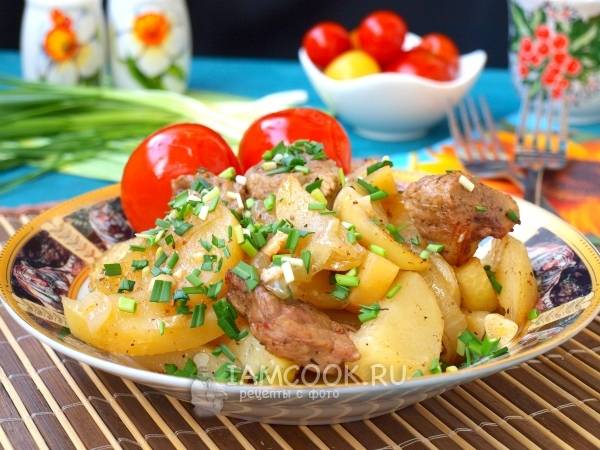 Картошка со свининой под сыром в духовке
