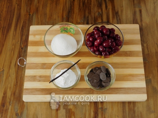 Ингредиенты для шоколадно-вишневого соуса для десертов