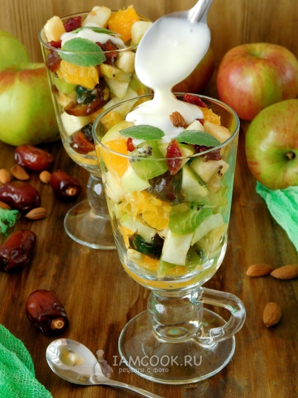 Рецепт фруктового салата с орехами и финиками