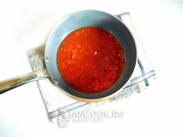 Соединить помидоры с чесноком и маслом